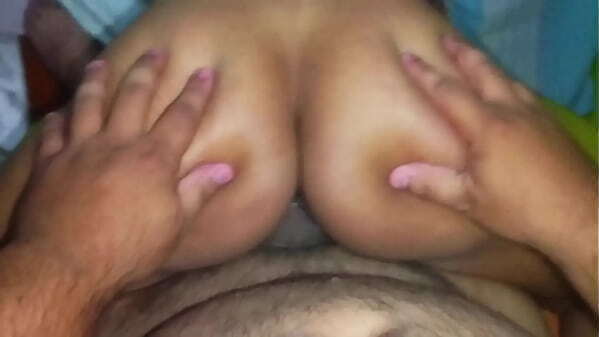 Joven sumisa Follada garganta luego termina cabalgando gran polla,