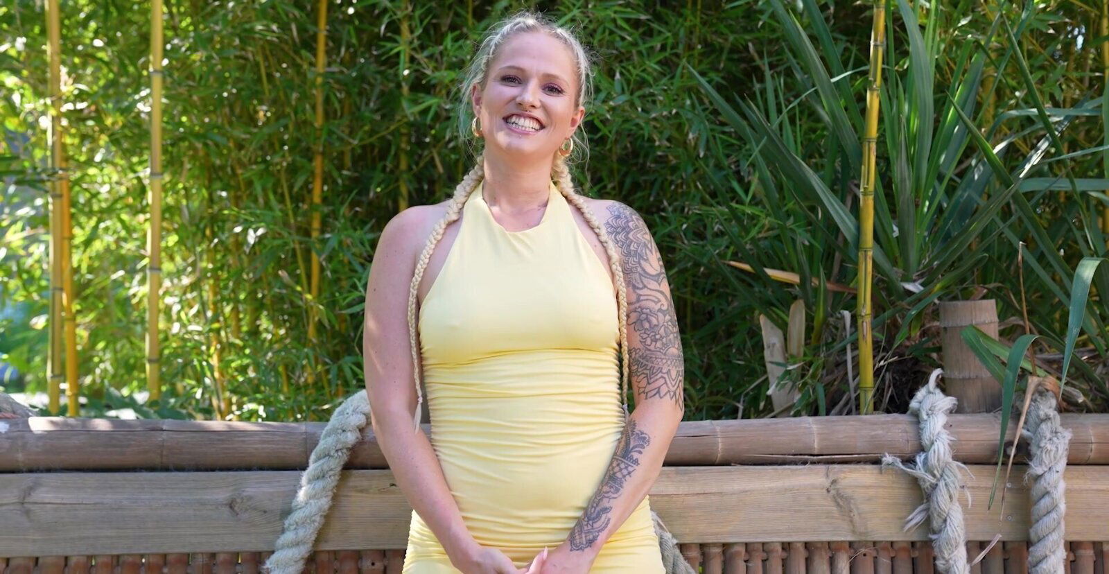 Tattooed blonde enjoys while sucking dick Melicious