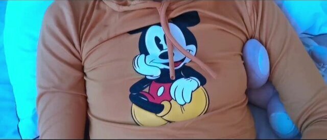 El novio de mí mejor amiga, me hace cosquillas