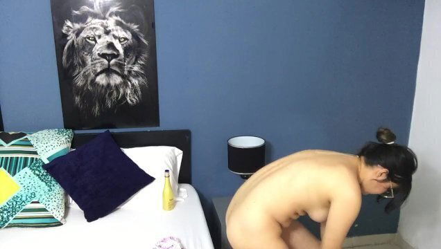 girlfriend sends video showing tits.