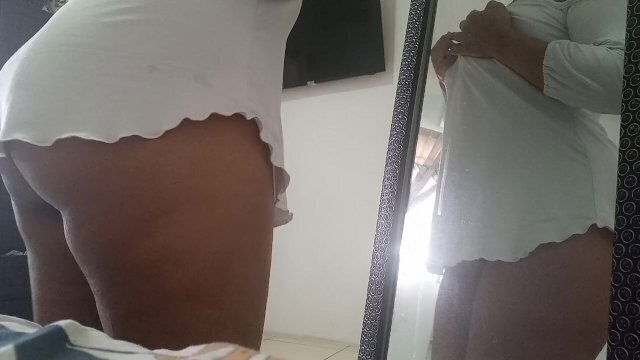 SCHOOLGIRL RUBBING VAGINA MIRROR