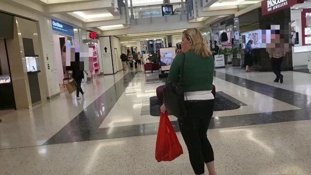 Kiwi Piss drinking MILF slut used toilet while trying clothes mall