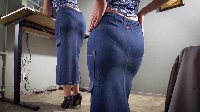 Milf Secretary Jean Skirt Teases Visible Panty Line