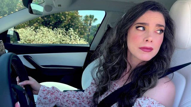 Stranded MILF Nicole Vaunt Gets Engine Lubed Porn Dude's Dipstick!