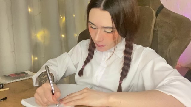 Horny schoolgirl doesn't like to do homework, she likes to jerk off