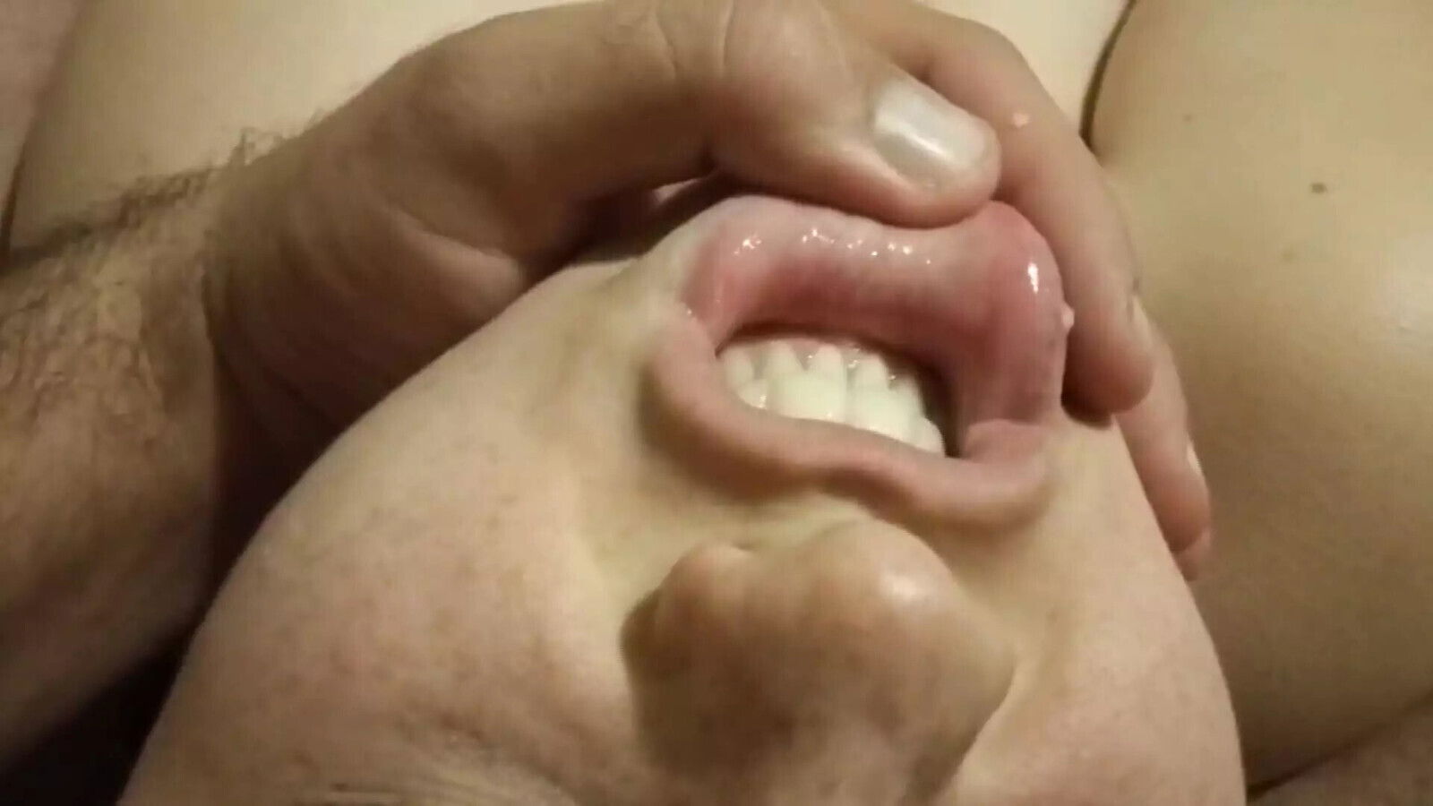 beautiful slut fucks herself with artificial penis. Sucks dick under running water. Games bathroom.