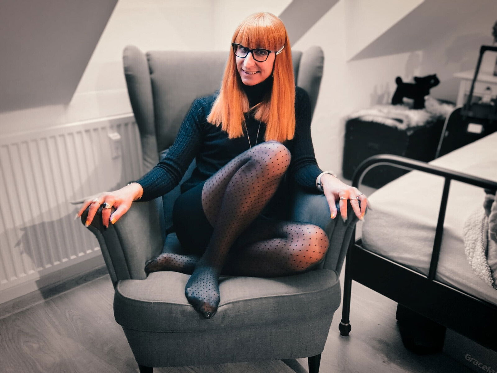 Cute Tgirl polka tights painting nails