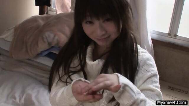 JAPANESE GIRL ENJOYS GETTING FINGERED BEFORE RIDING