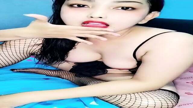 SERAGAM BARU. BARUSAN DIBELIIN AYANK SURUH PAKEK BIAR MENYALAA