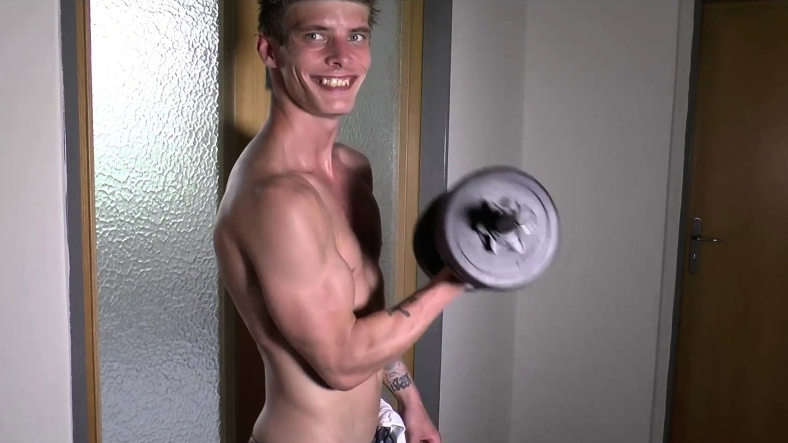 Muscle Worship Flex Piss Alexander Dorch