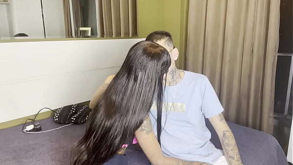 FIQUEI PELADA FRENTE MELHOR AMIGO N&Atilde_O IMAGINEI ISSO ACONTECER ACABOU COMENDO BUCETA PELA PRIMEIRA VEZ, TES&Atilde_O GOZEI MUITO DELE