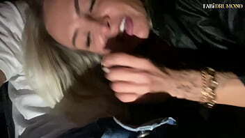 Milf safada n&atilde_o resistiu caiu boca pauz&atilde_o amigo neg&atilde_o assim percebeu duro carro &ndash_ Fabi Drumond