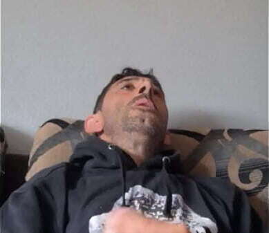 hago paja sof&aacute_ mientras fumo cigarrillo corro