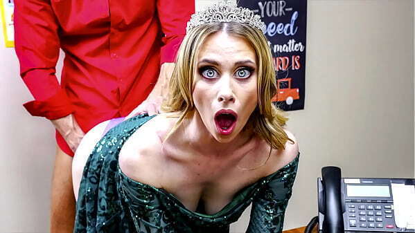 Olsen does what good milfy stepmom would lets principal Ryan Mclane fuck her!