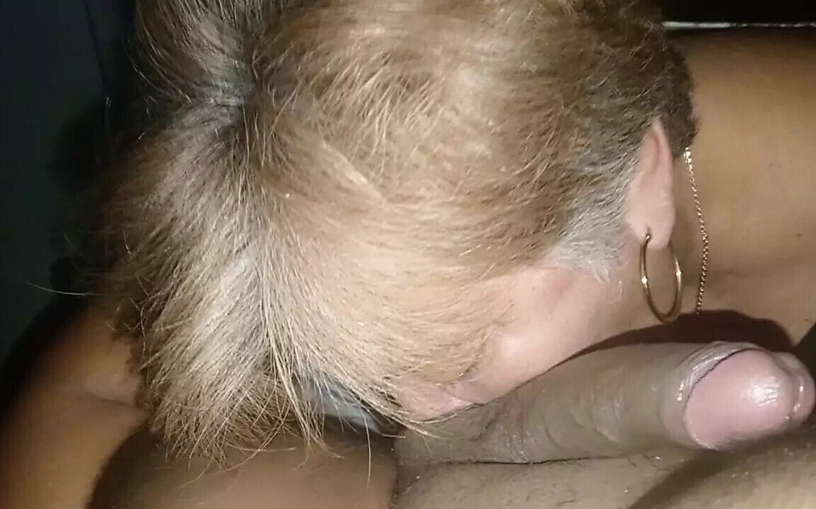 Mature grandma wanted suck uses deep throat make