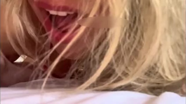 CARA SAFADA! Gozei demais quando enfiou grande minha bucetinha apertada