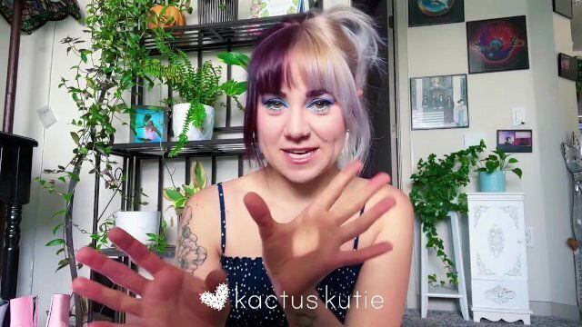 telling sexy stories about friends