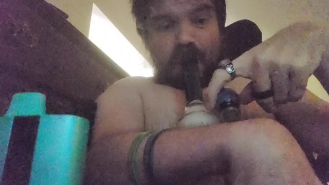 Kevy 69's Quick Bong Rips And Dabs