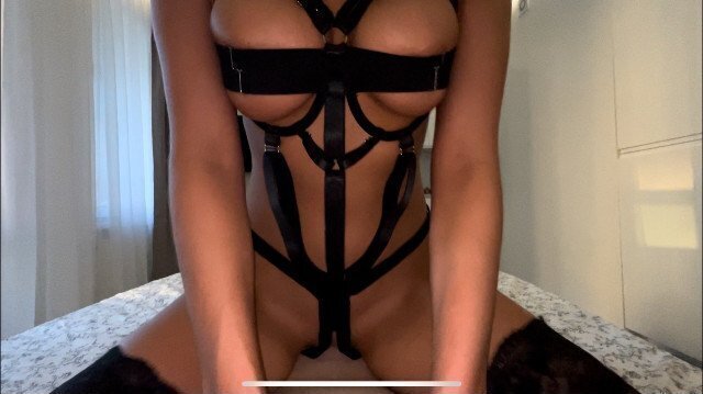 Оттрахал такую красоточку 🫦