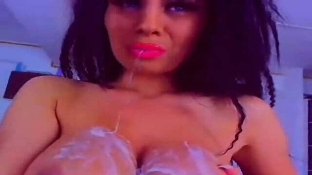 Groage Titten noch graaagerer Dildo