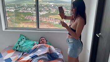 Mi gran hermanastro esta enfermo y le doy la follada de su vida para que se cure PT1