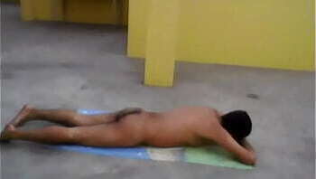 Tomando el sol desnudo