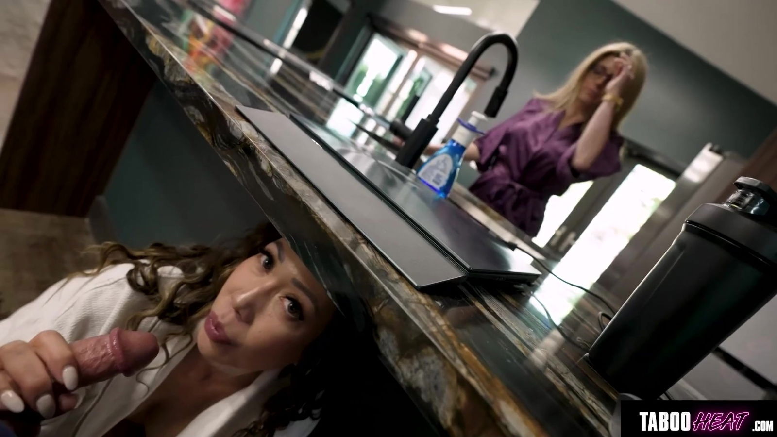 Sneaky stepmom Luke Longly wants suck friend's stepson