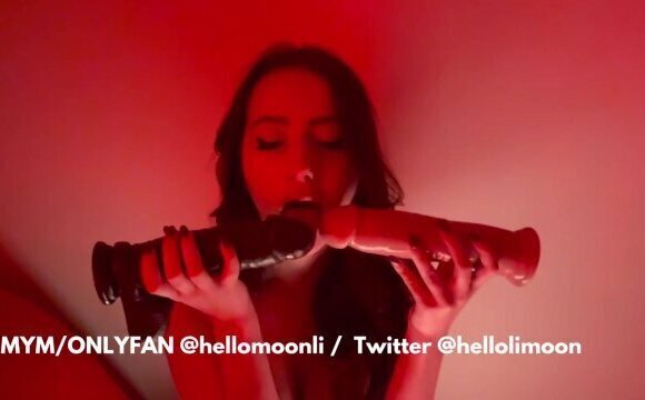 Hellolimoonoff libertine française suce gros gode comme salope