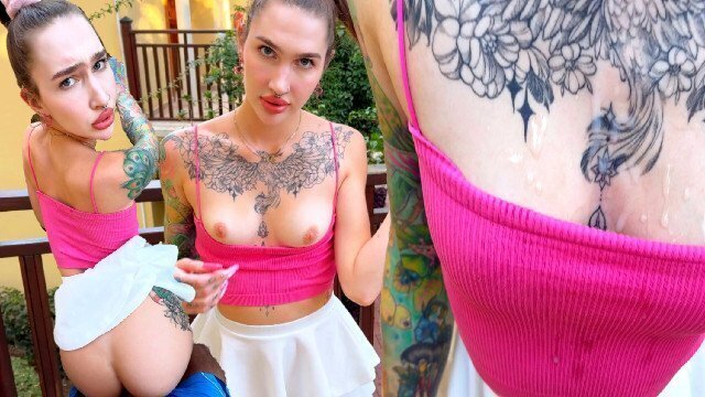 Zerżnął publicznie parku poszła spacer spermą bluzce cyckach (OF: Livia005)