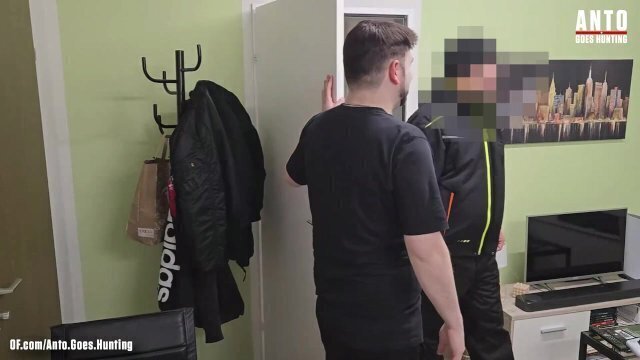 Married Installer-Worker accepts offer lets give blowjob