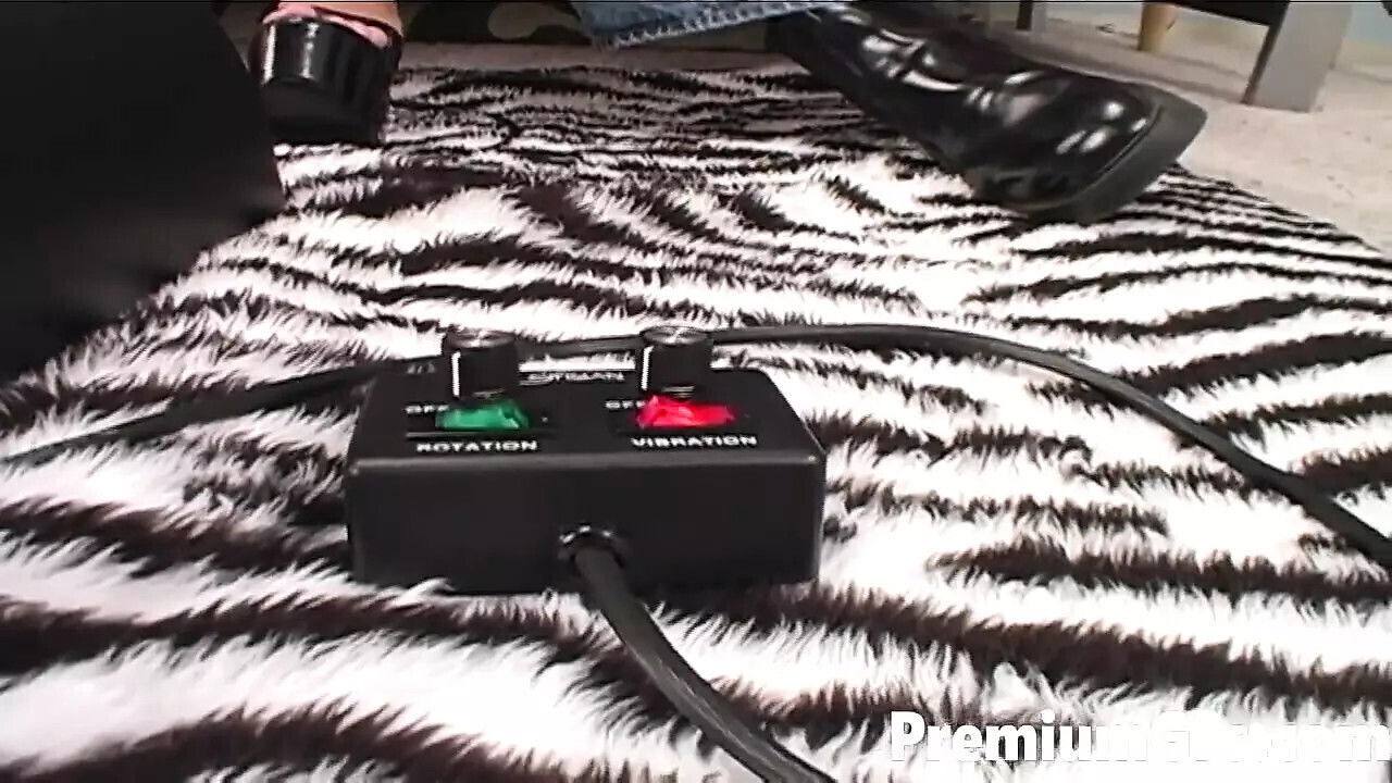 Brunette Pornstar Veronica Rayne Gets Pussy Orgasm From Sybian