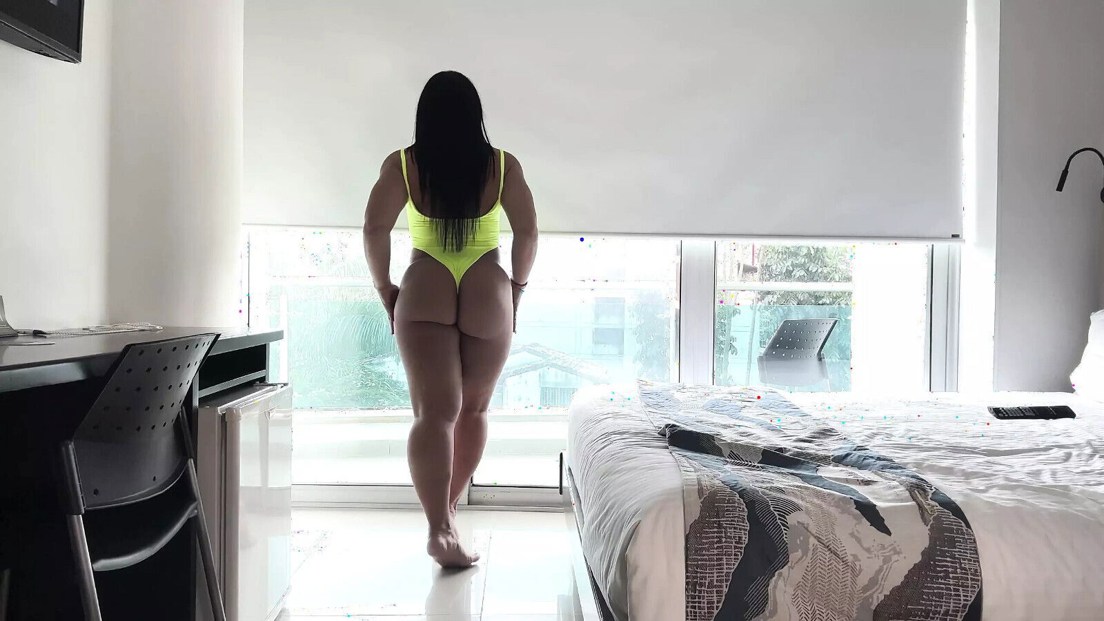 Muscle MILF with Booty play with PLUG