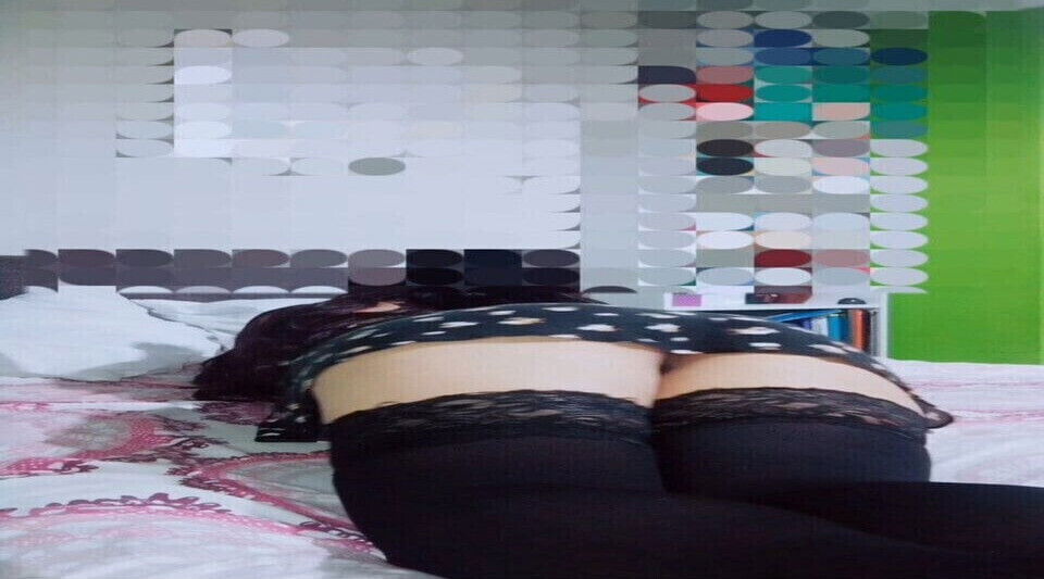 starts playing with dress front camera