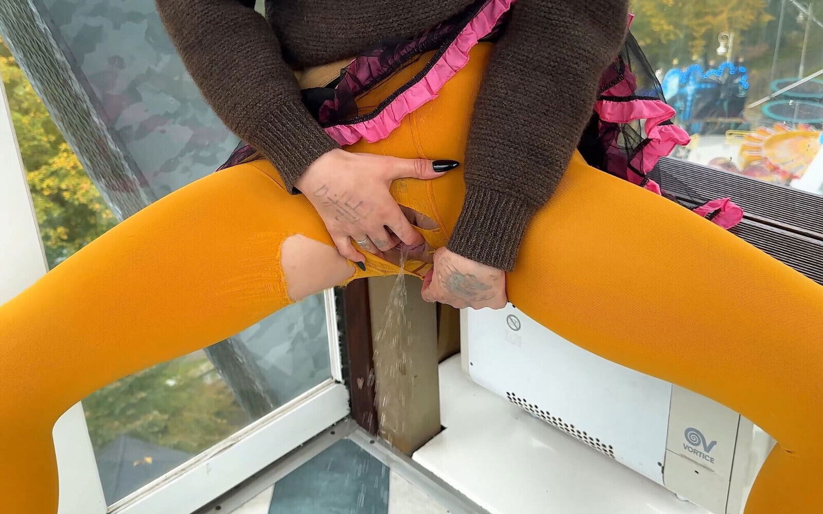 Exclusive Pissing Ferris Wheel!!!