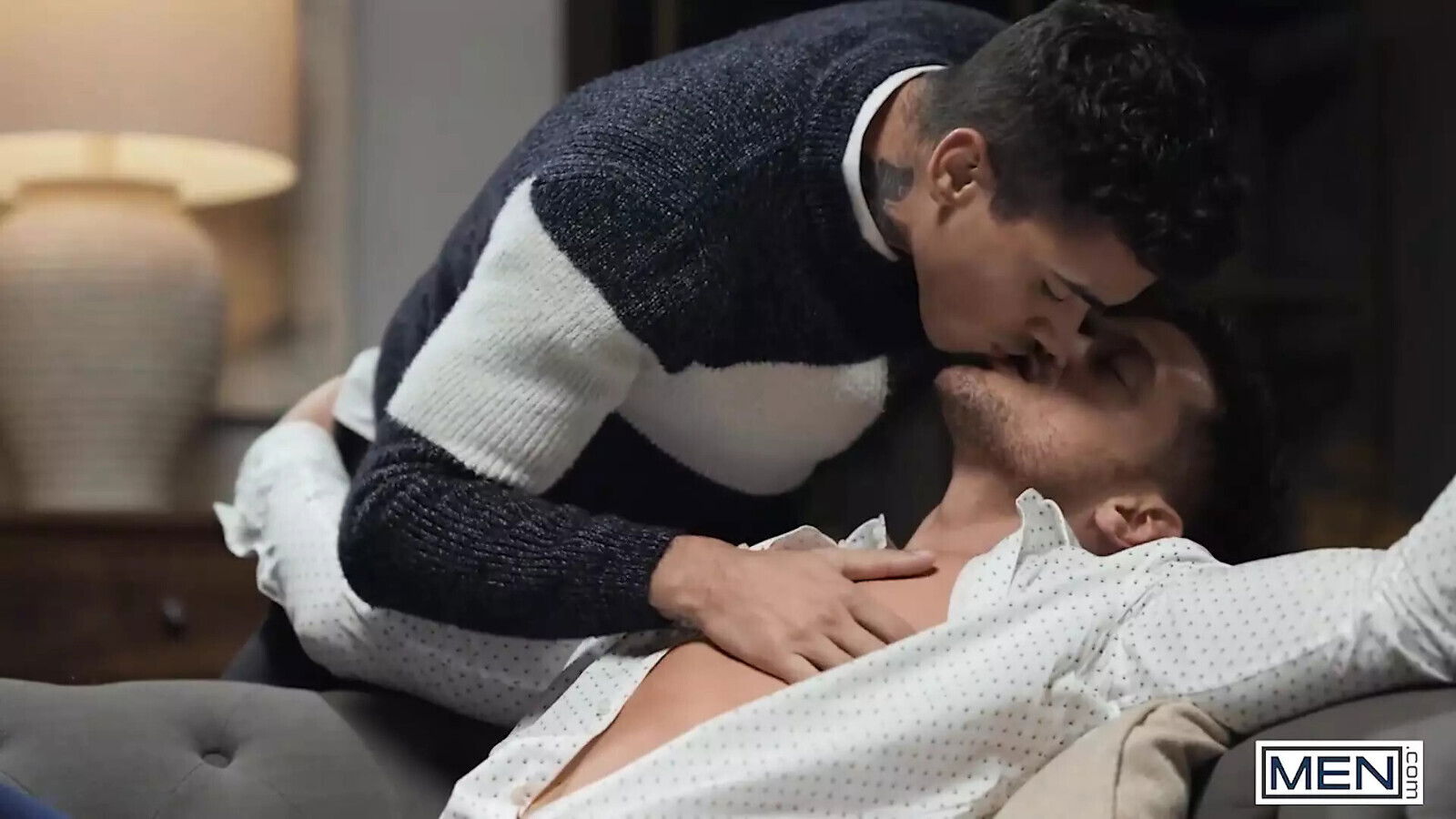 Ashton Summers Slides Thick Dick Into Johnny Donovan's Ass, Fucking Missionary