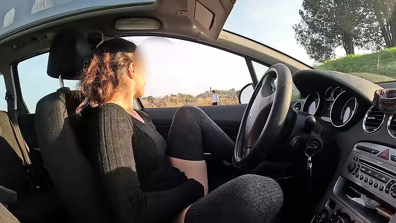 Convince stranger touch pussy while taking walk