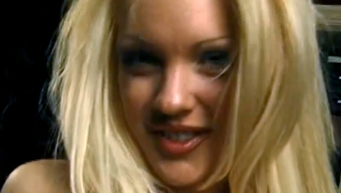 She's giving tiny dick best fuck