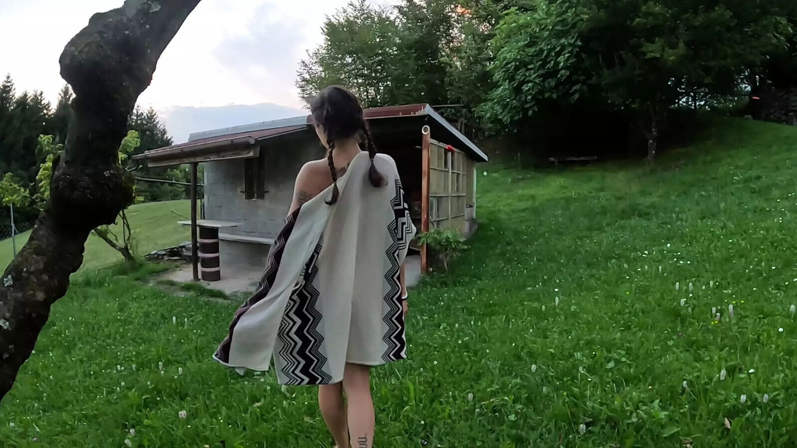 Perfect body girl strips while walking outdoors