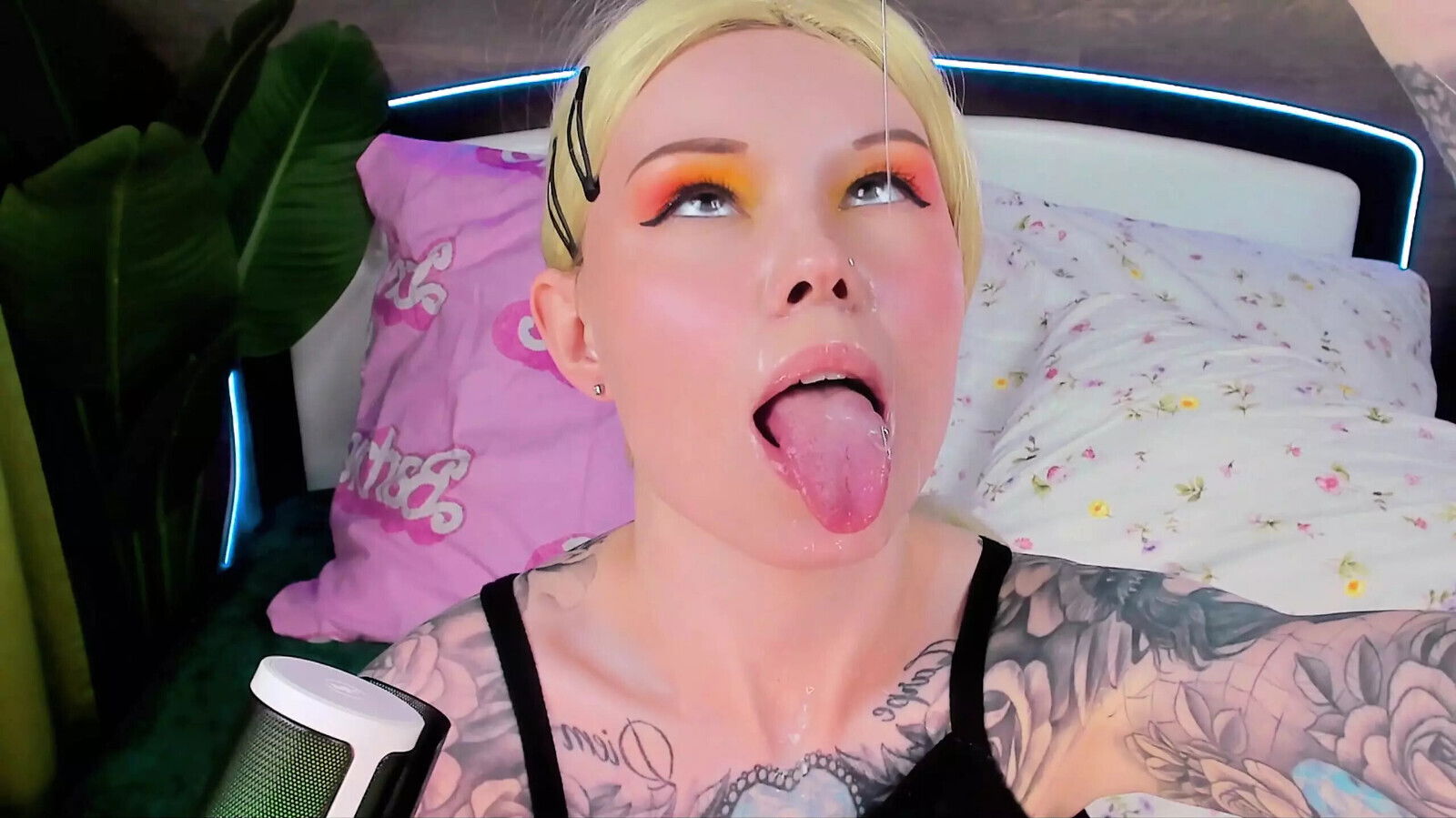 face depraved schoolgirl