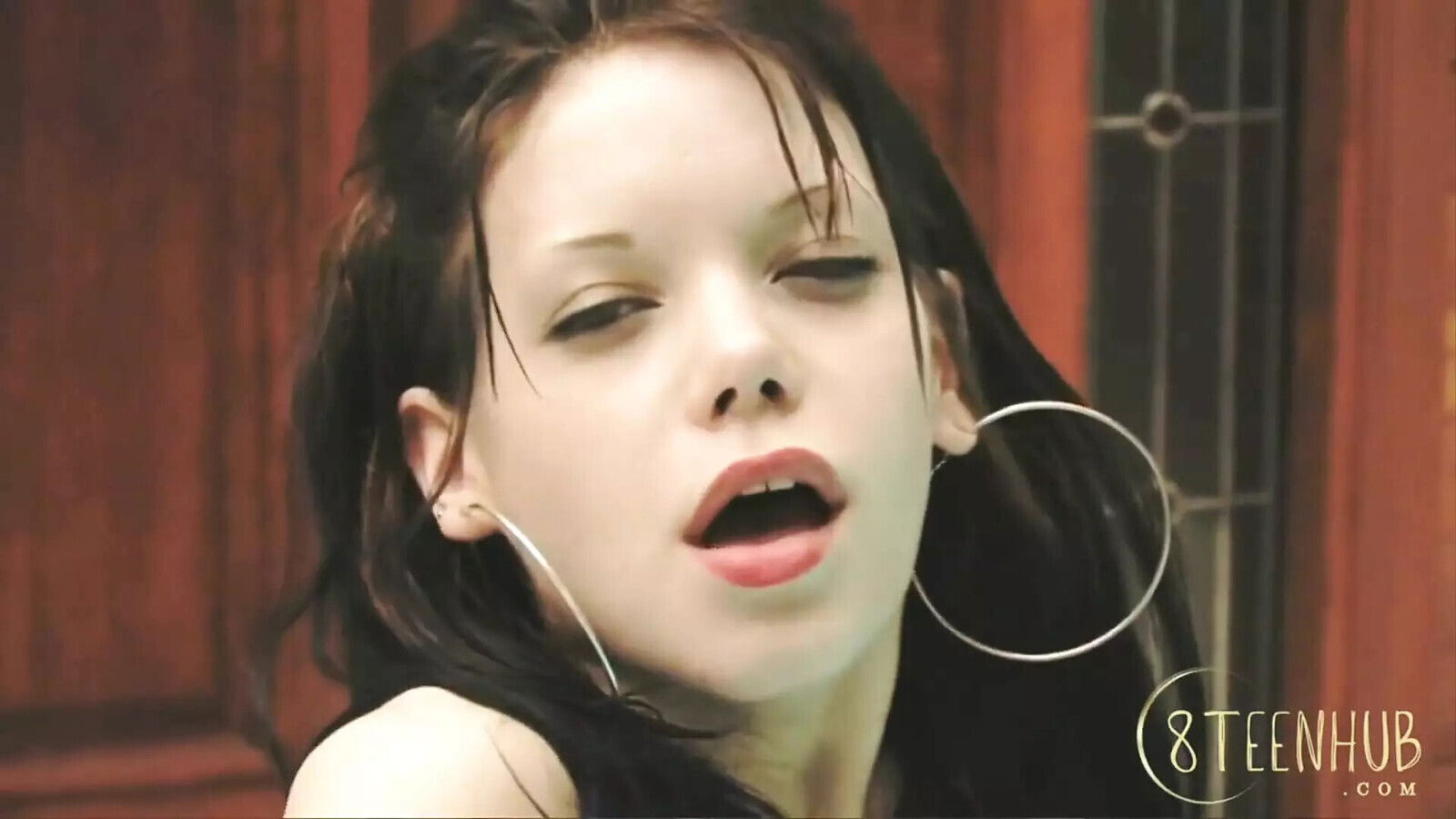 8teenhub Auburn Haired Cutie Jacuzzi Gets Water Jets with Dildo.