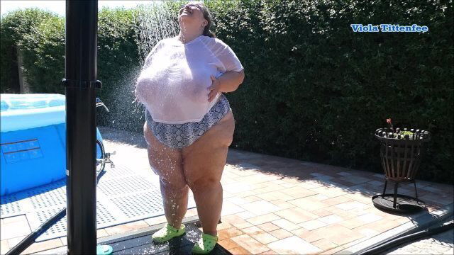 slow motion T-Shirt Titties with huge natural Viola Tittenfee