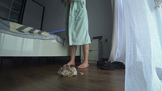 Настоящая неверная жена трахается другом своего мужа. Измена