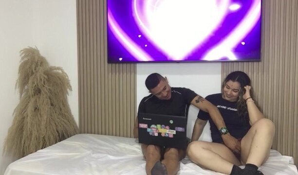 roommate gives delicious blowjob