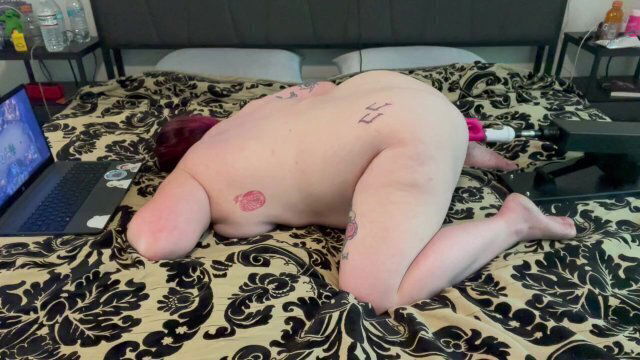 Gamer girl gets fucked from behind while gaming