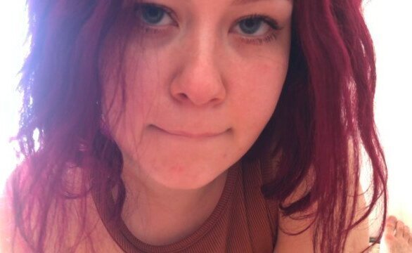 SEXY GIRL GIVES HANDJOB