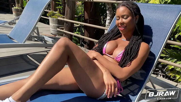 Romeo Mancini Gives Kira Noir Blowjob