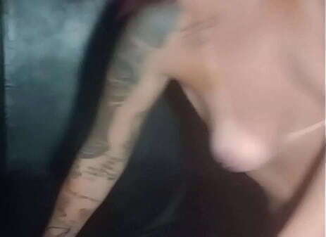 &eacute_ muito safada abandonou festa s&oacute_ buceta novinho glory hole