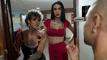 Eu e minha amiga fomos resolver um assunto do passado com meu meio-irm&atilde_o