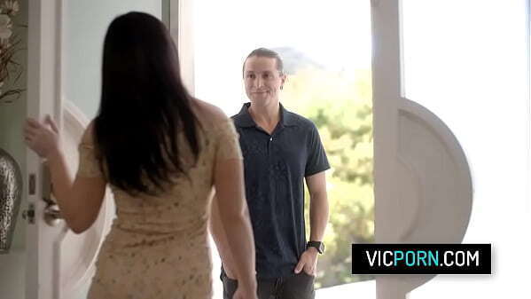 Pregnant housewife Jennifer White fucks with neighbor