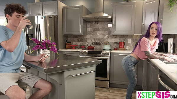 Teen stepsister Steele squirter shows stepbro